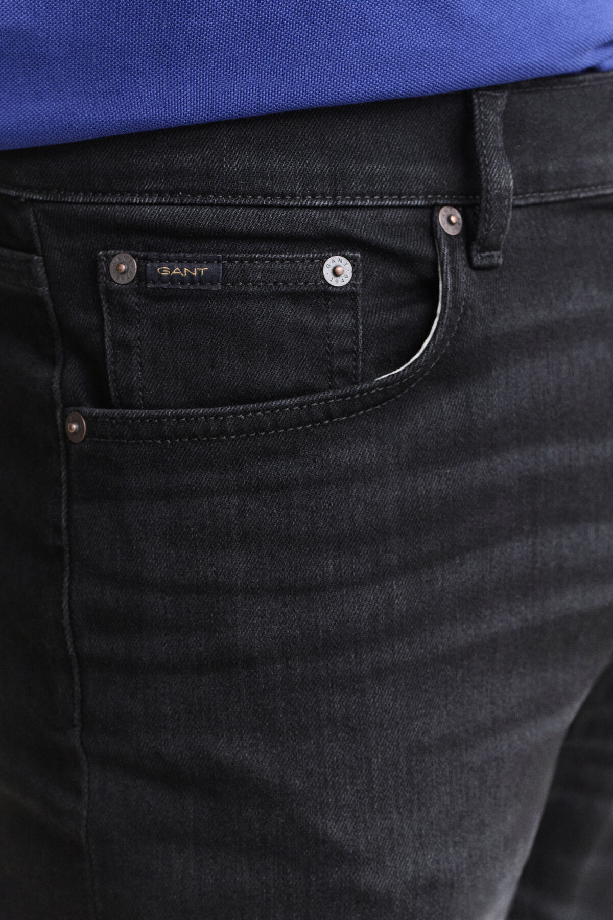 Slim Jeans — BLACK BROKEN IN