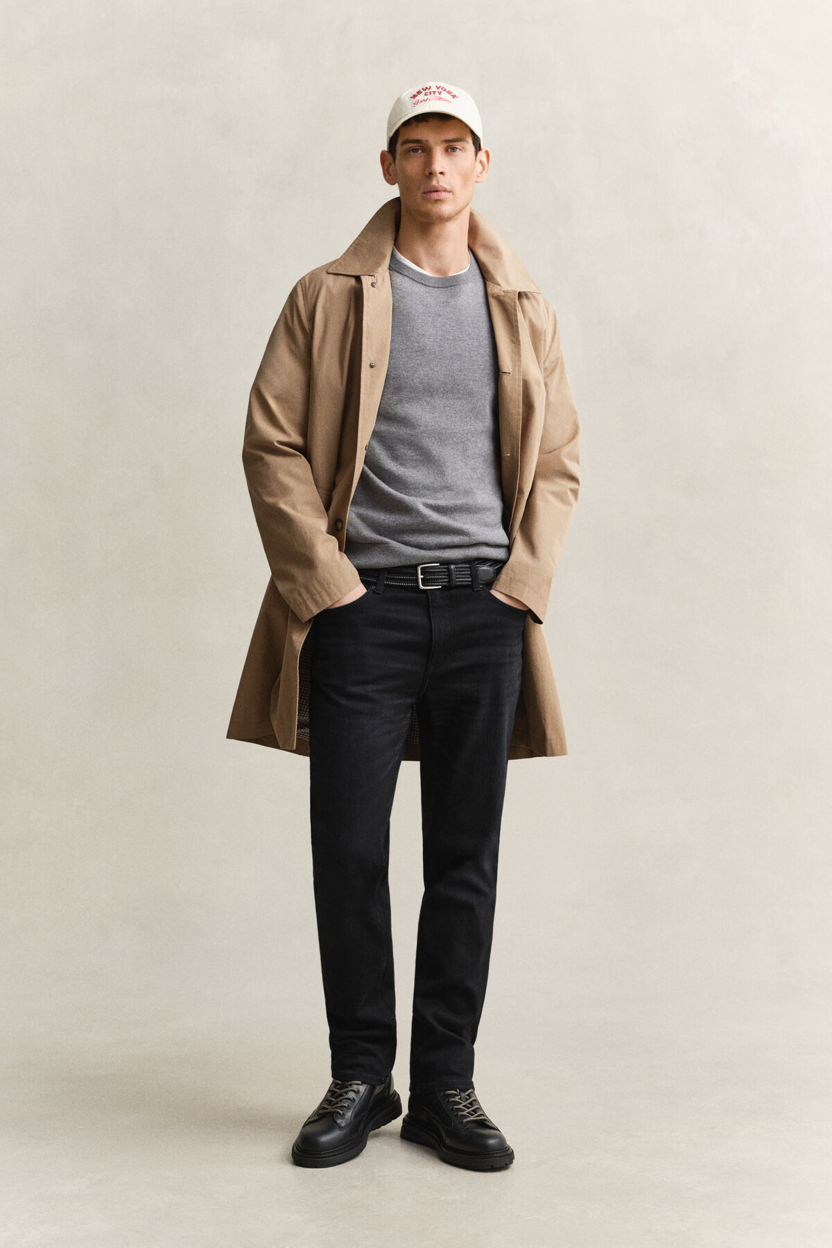 Regular Jeans — BLACK BROKEN IN