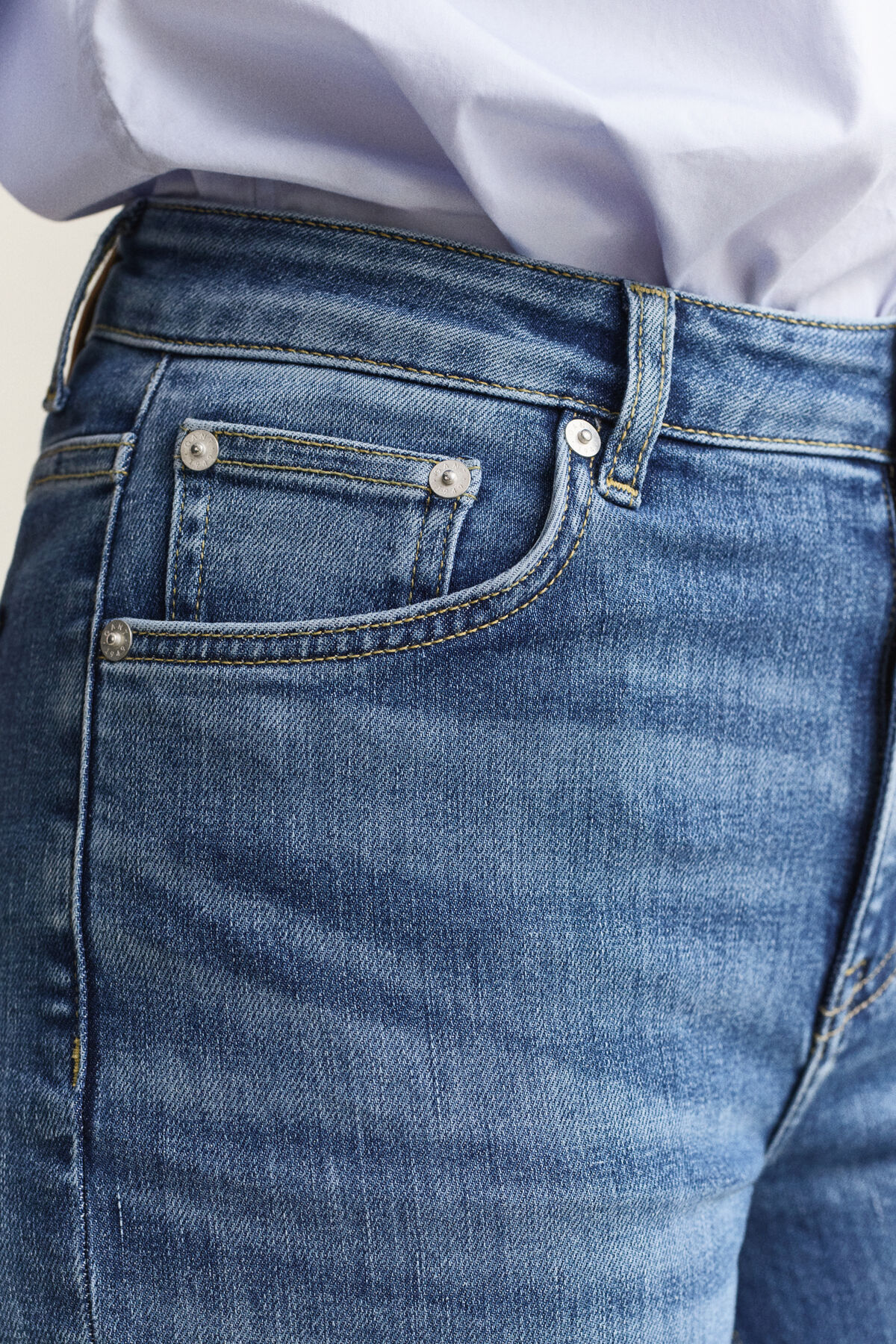 Cropped Stretch Jeans — MID BLUE BROKEN IN