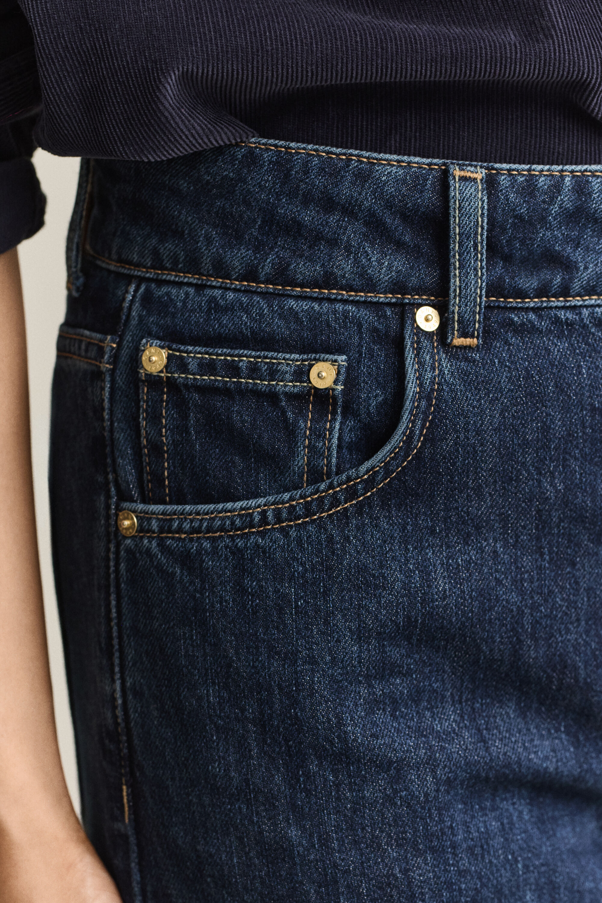 Relaxed Buttoned Jeans
