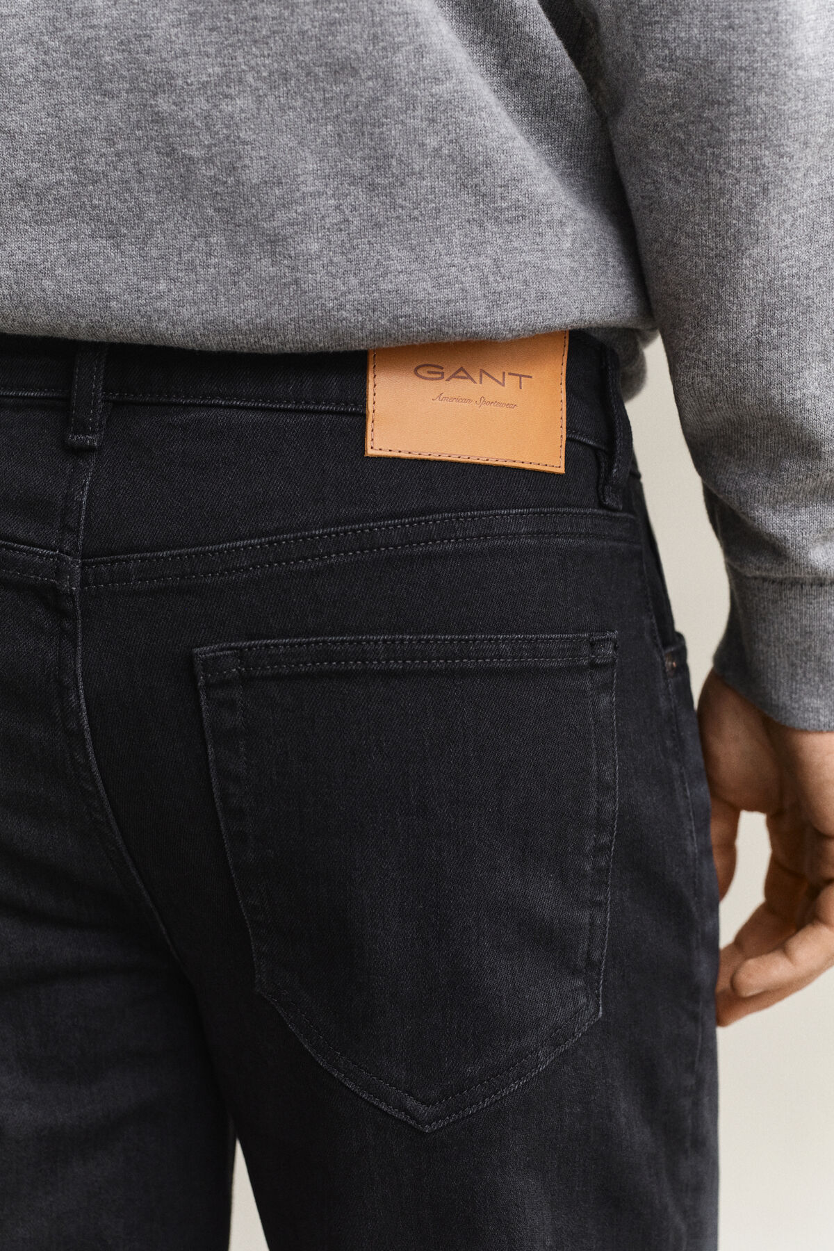 Regular Jeans — BLACK BROKEN IN