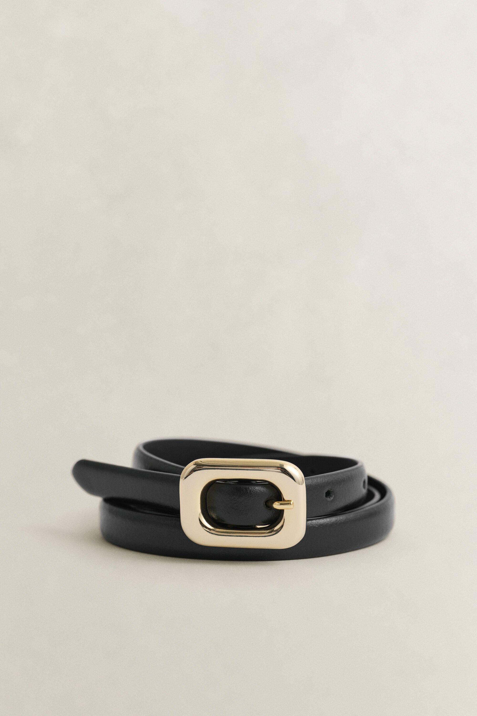 Rounded Buckle Leather Belt