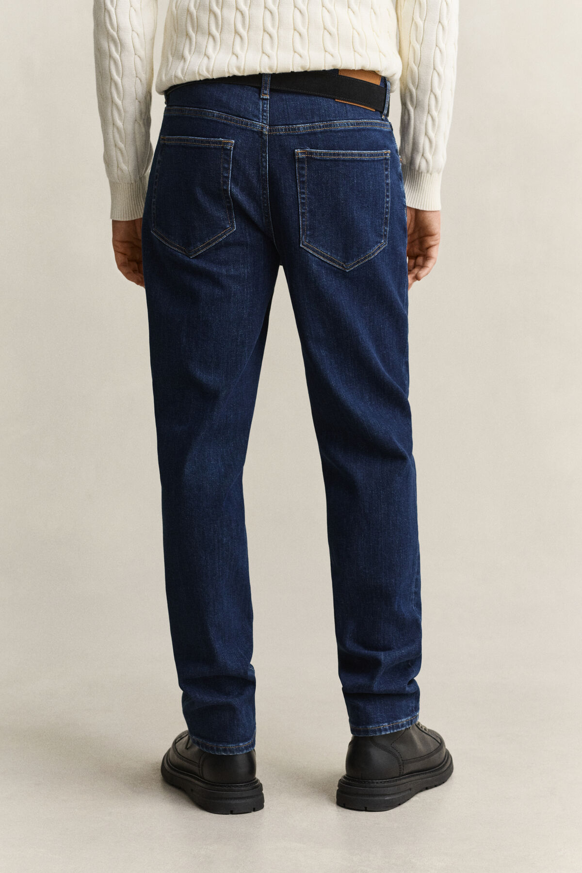 Regular Clean Wash Jeans — MID BLUE