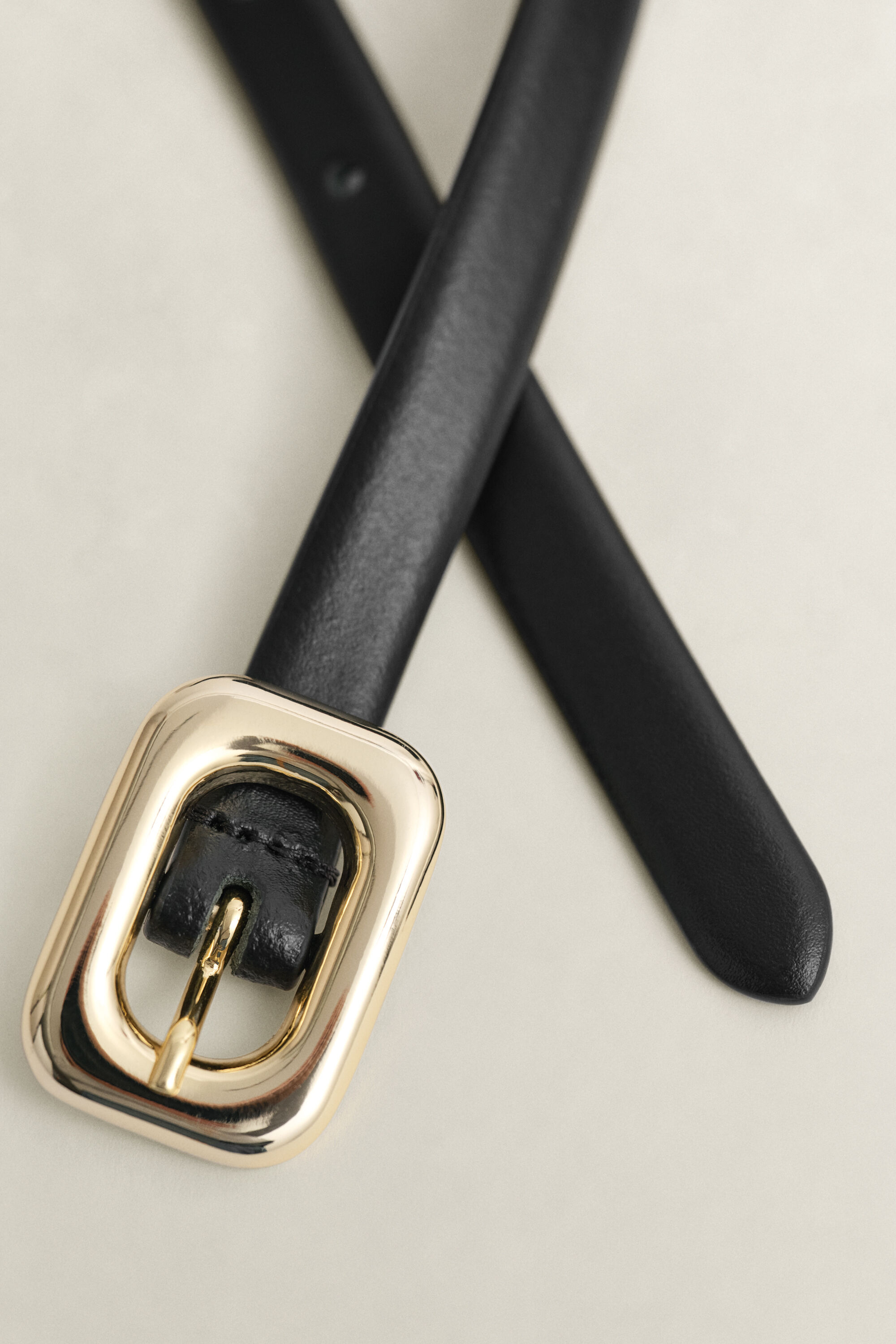 Rounded Buckle Leather Belt