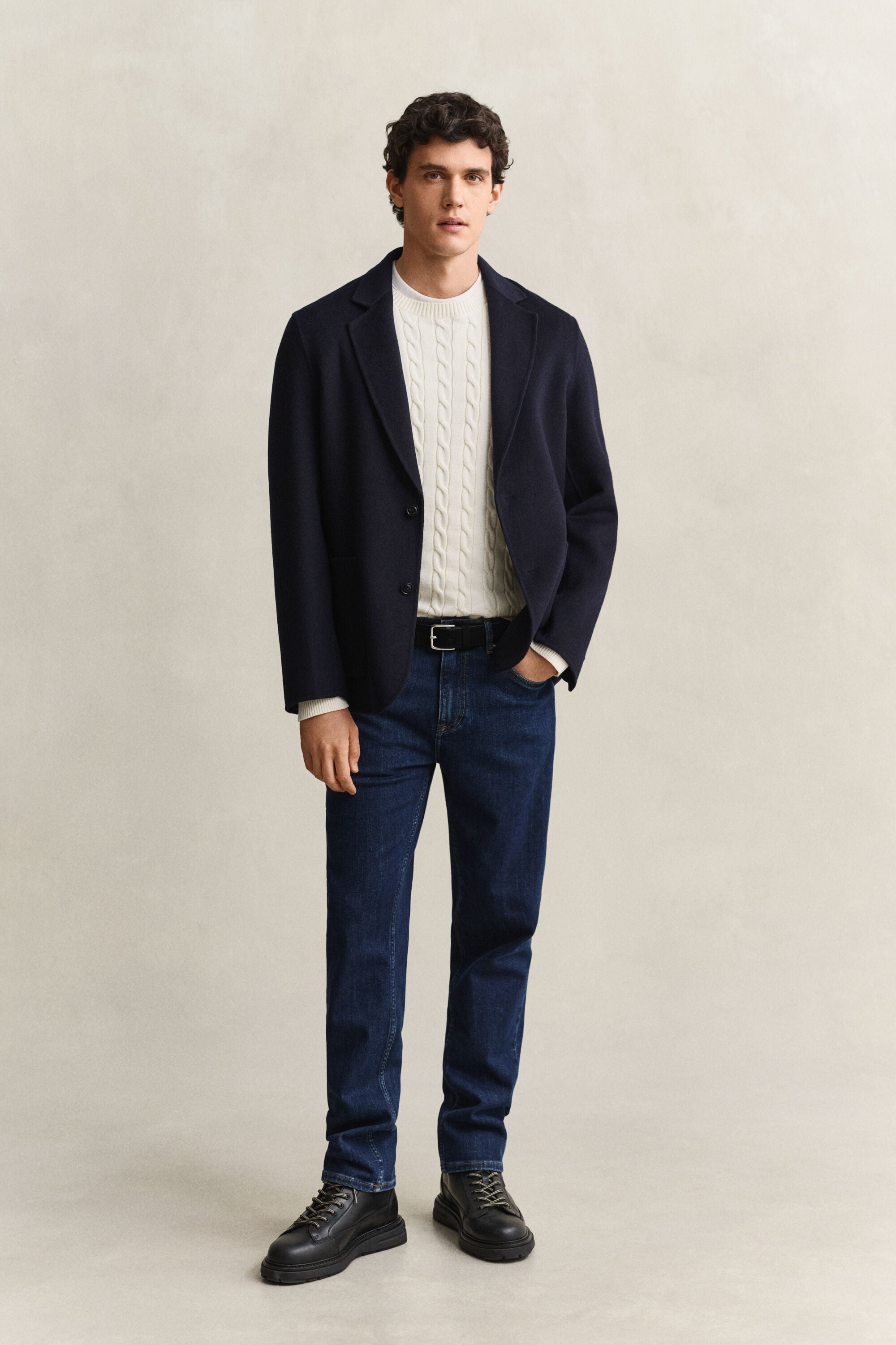 Regular Clean Wash Jeans