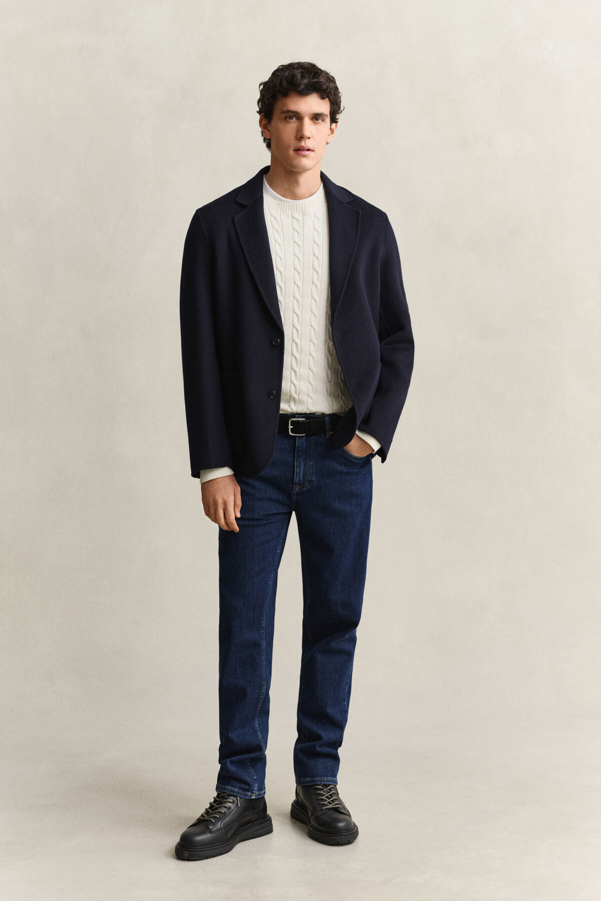 Regular Clean Wash Jeans — MID BLUE