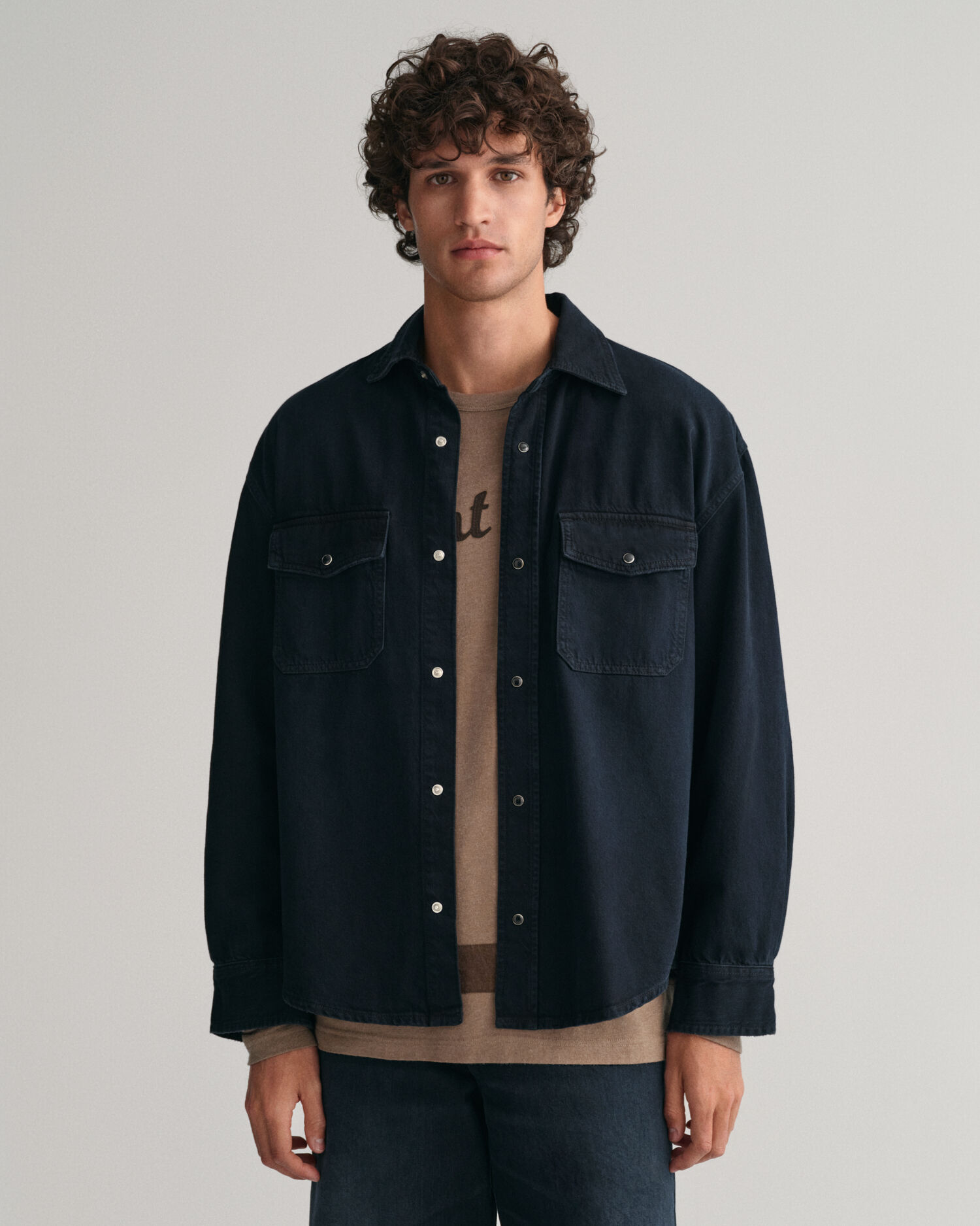 Check styling ideas for「Broadcloth Oversized Long Sleeve Shirt、Denim Shirt  Jacket」| UNIQLO IN