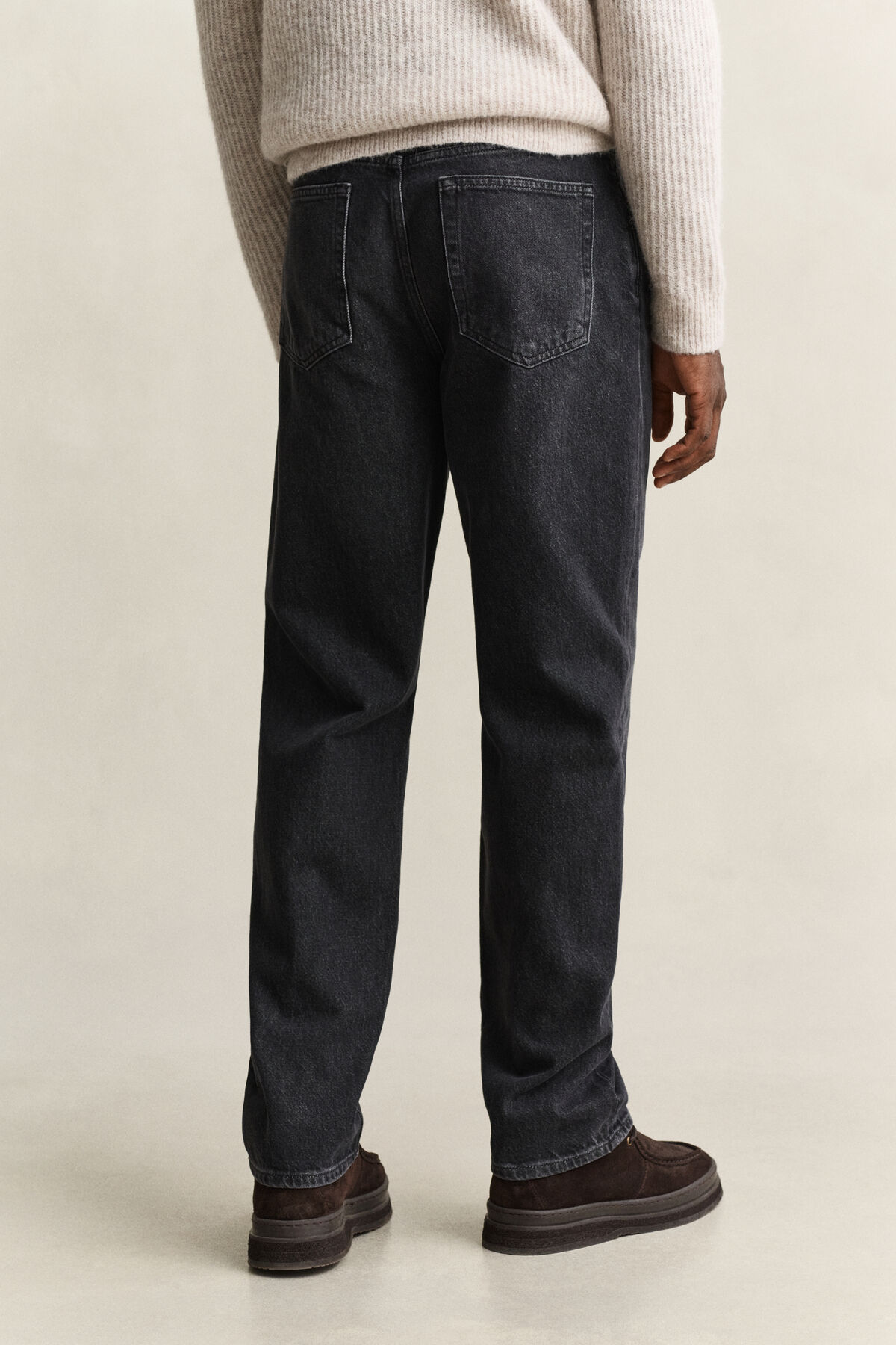 Straight Jeans — BLACK BROKEN IN