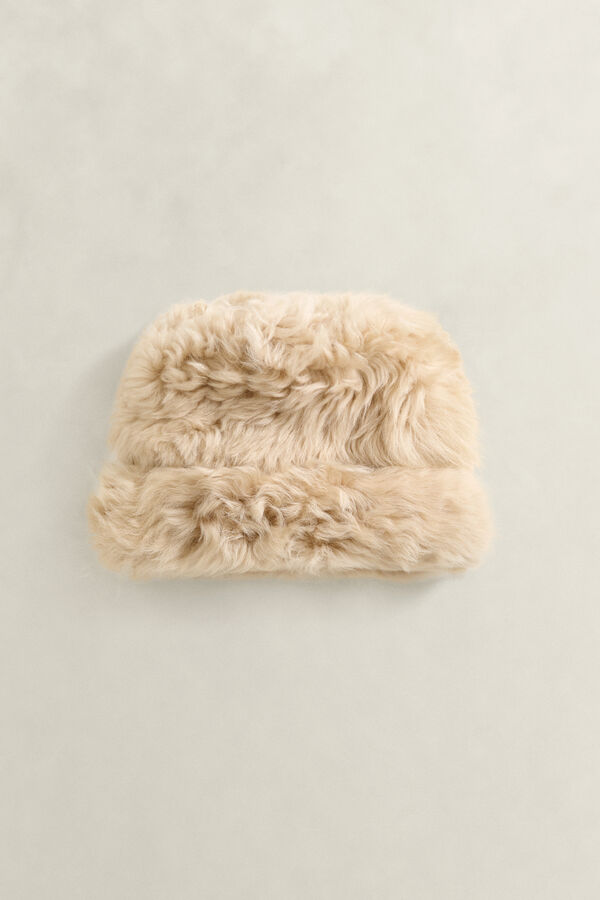 Shearling Hat — CARAMEL BROWN
