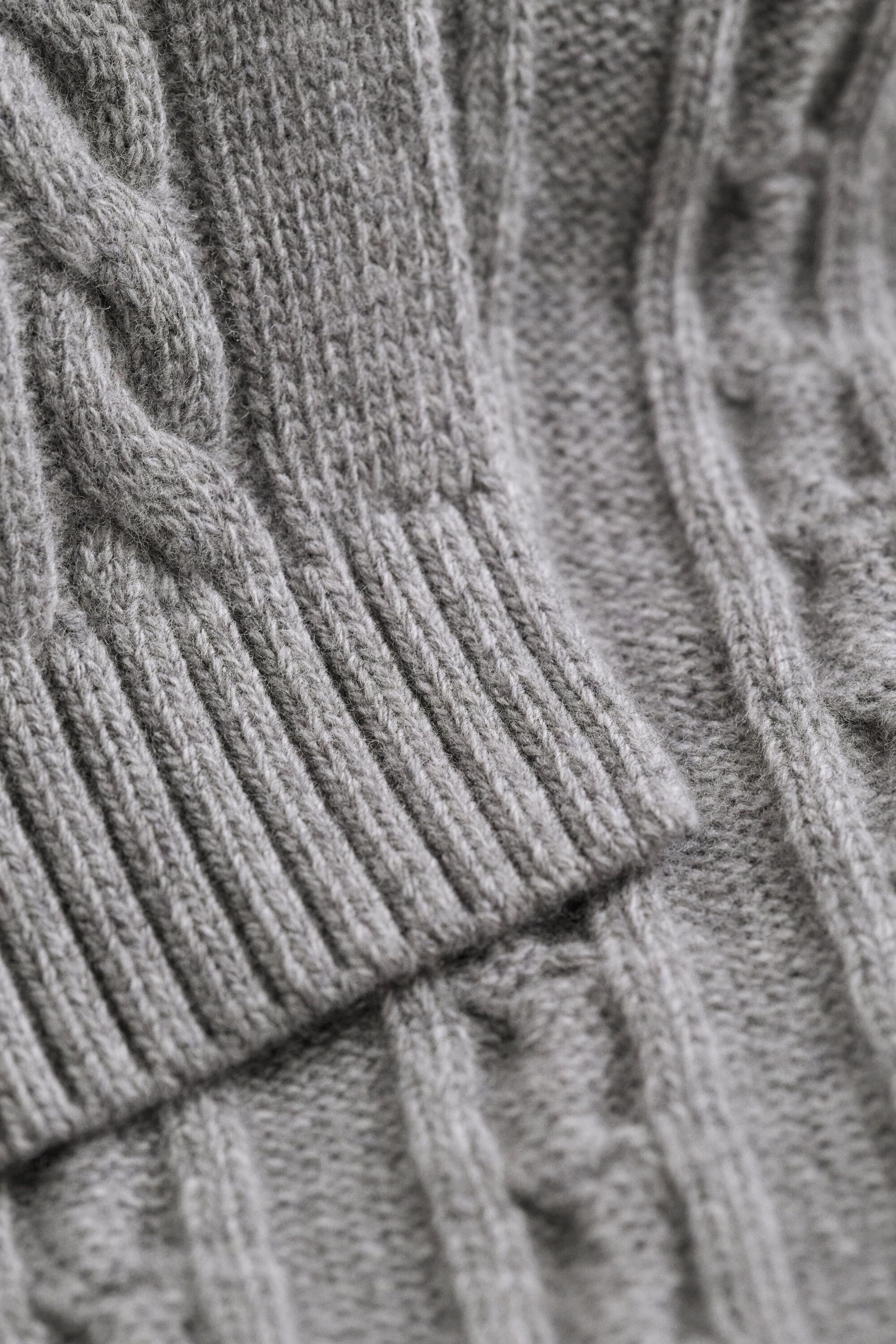 Lambswool Cable Knit Scarf — DARK GREY MELANGE