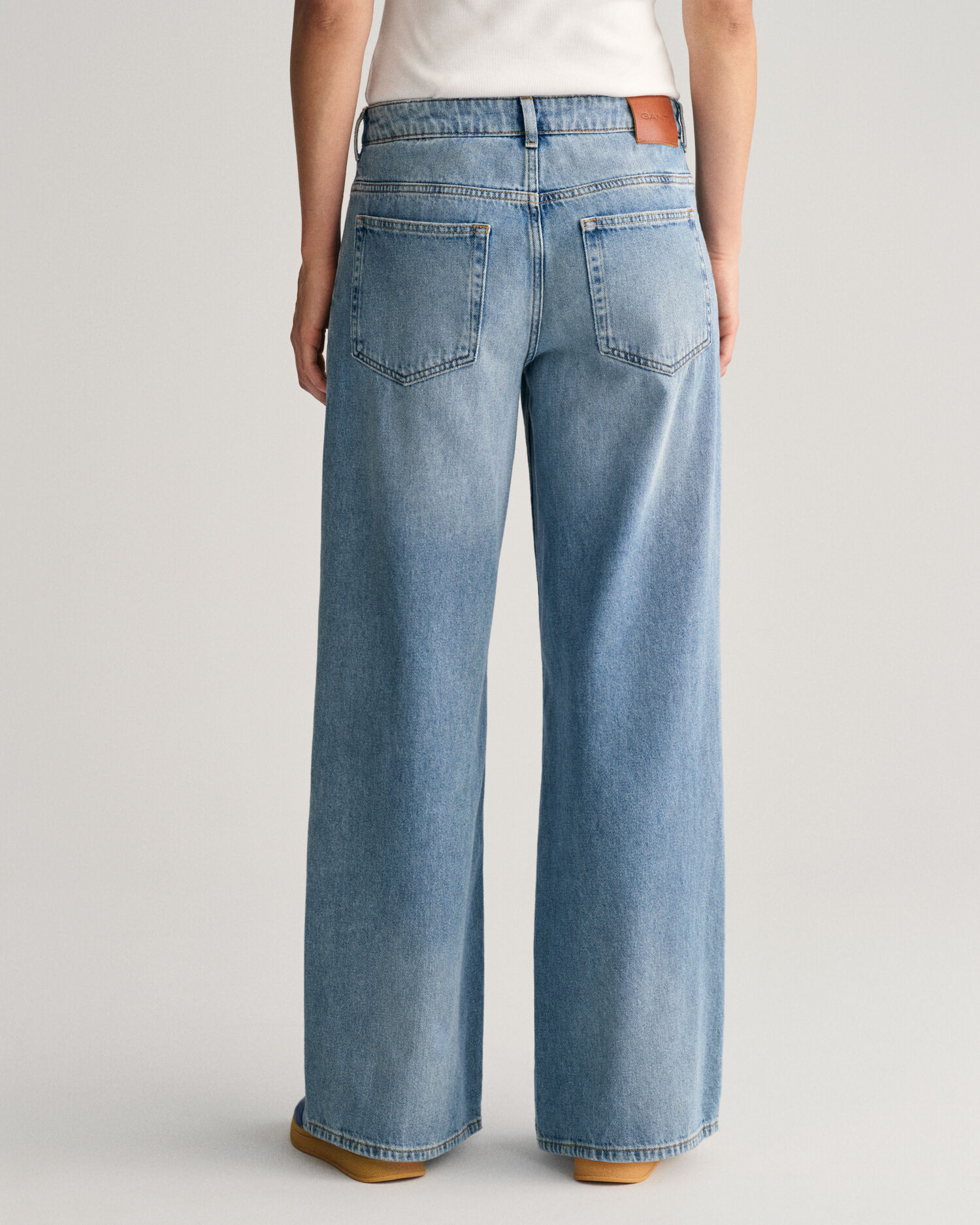 Low-Waisted Wide Leg Jeans