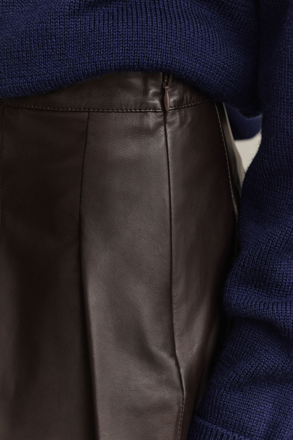 Gant x Yale Pleated Leather Skirt — DEEP BROWN