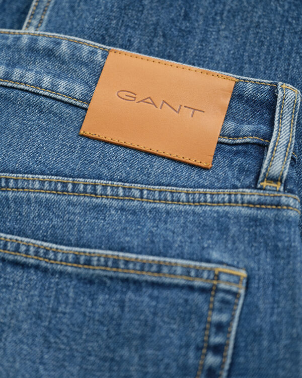 Cropped Straight Leg Stretch Jeans — MID BLUE BROKEN IN