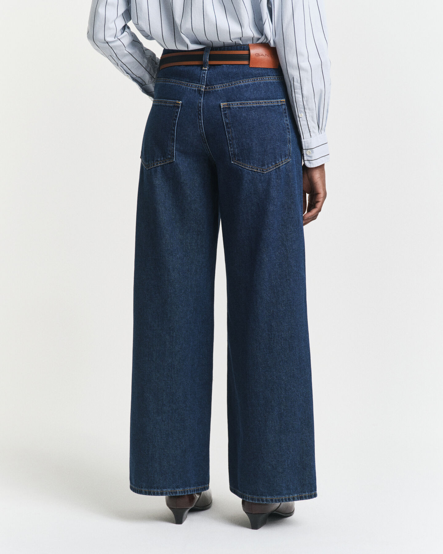 Low-Rise Wide Leg Jeans