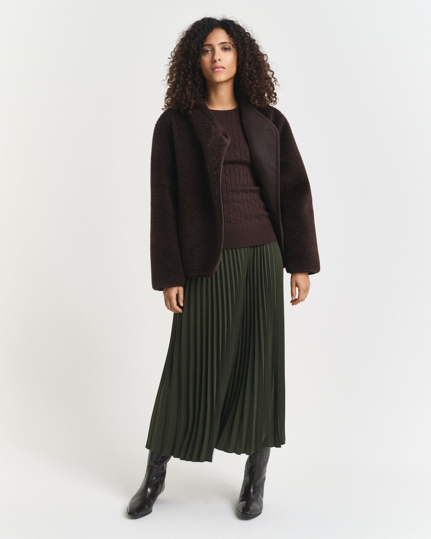 Stretch Cotton Cable Knit Crew Neck Sweater