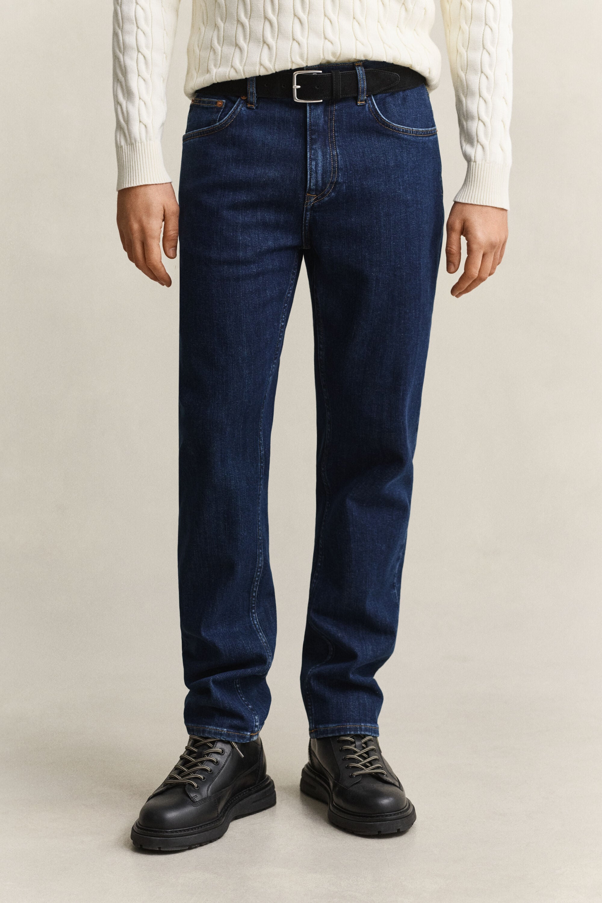 Regular Clean Wash Jeans