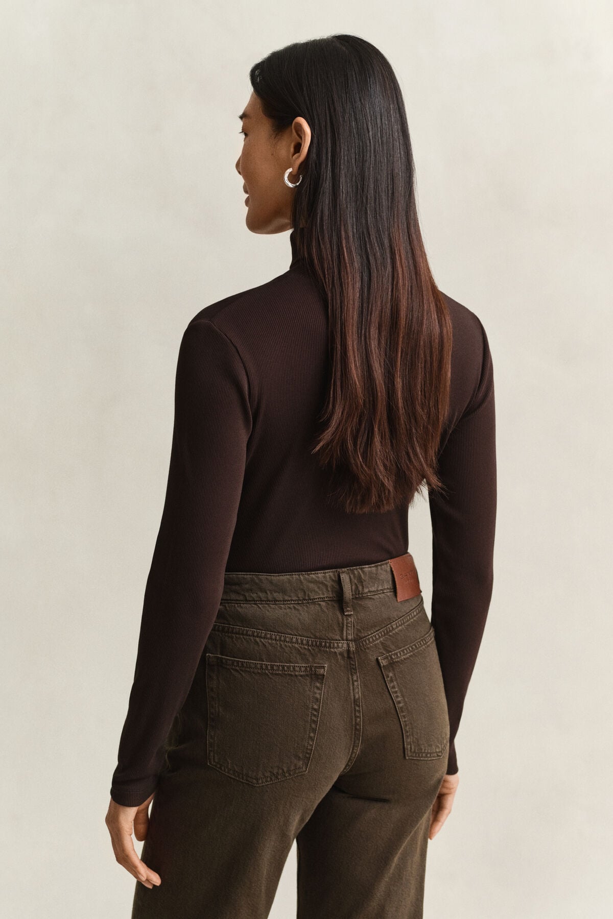 Ribbed Turtleneck Top — DEEP BROWN