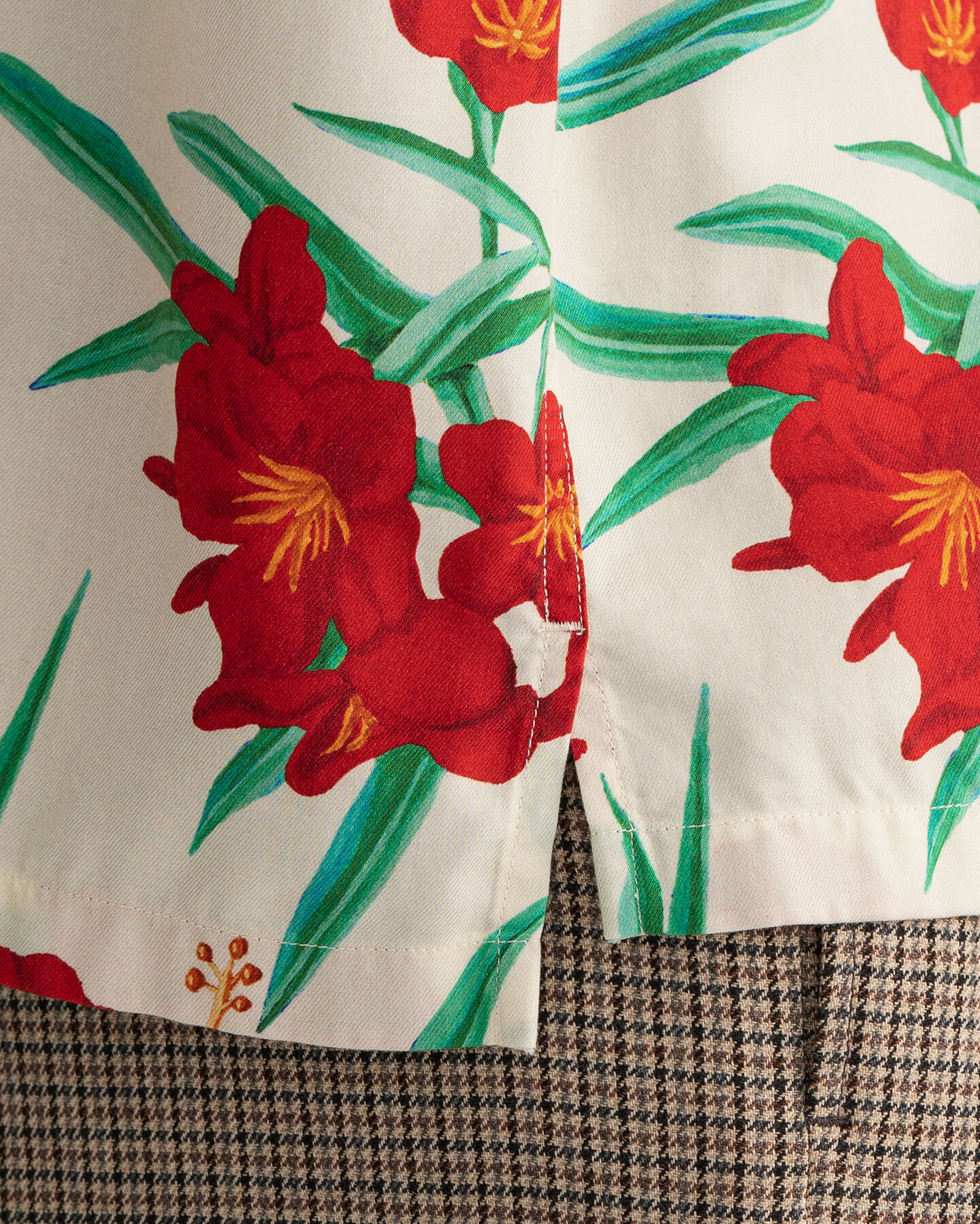 Relaxed Fit Pure Prep Floral Lyocell Short Sleeve Shirt