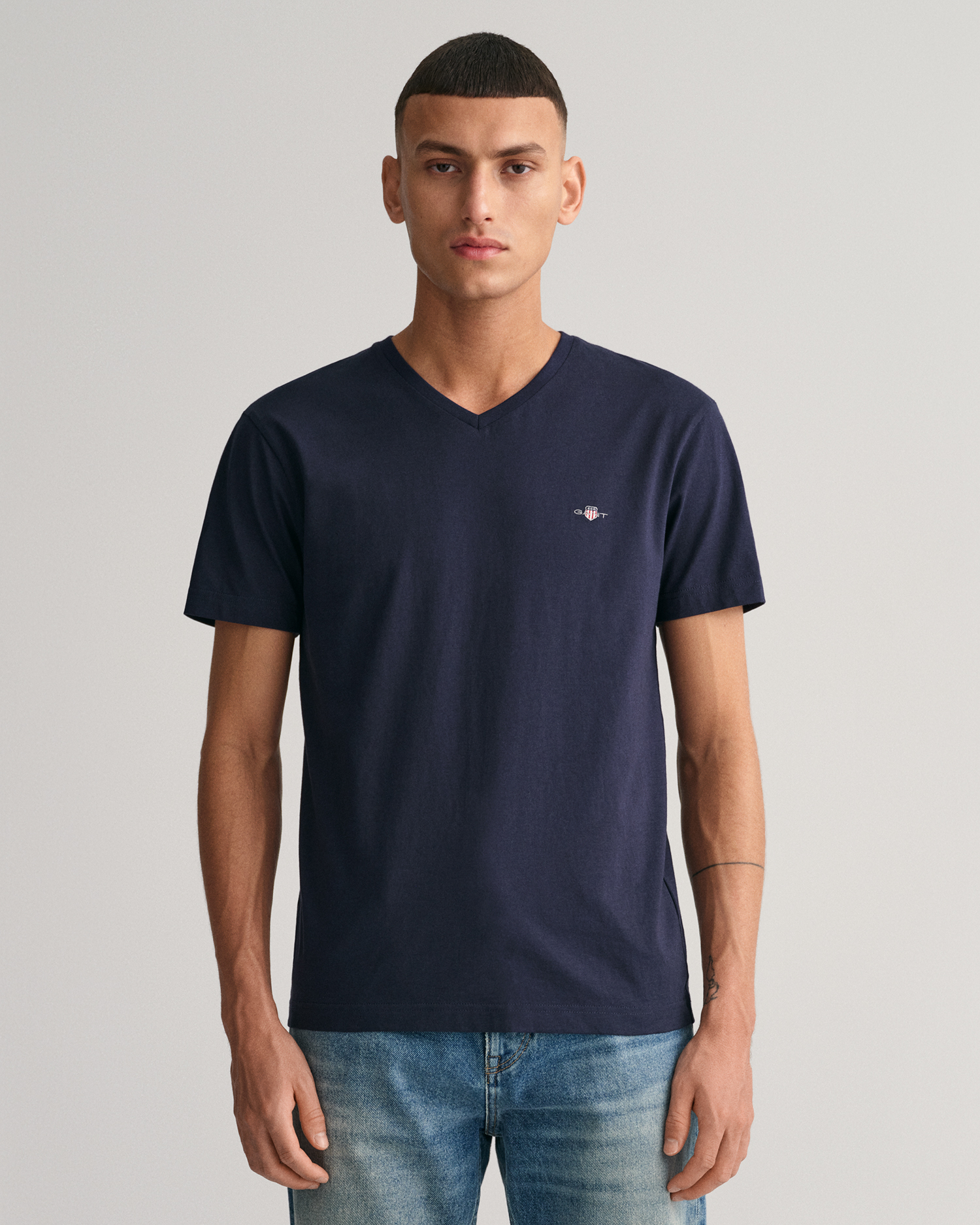 Slim Fit Shield V-Neck T-Shirt - GANT | V-Shirts